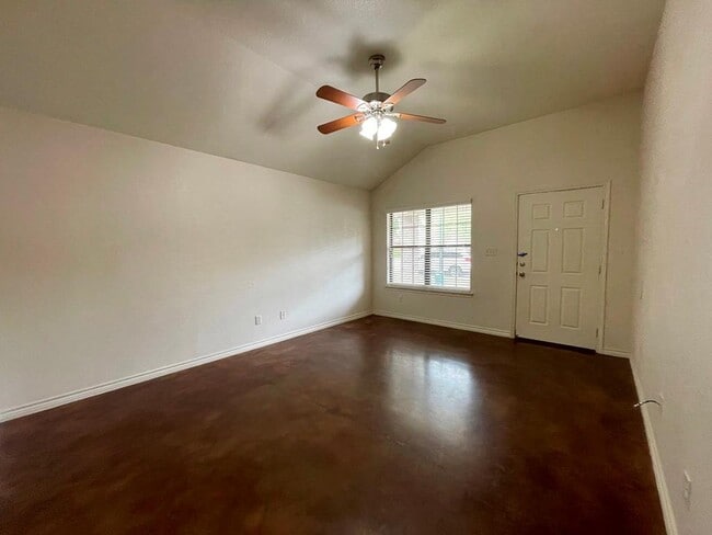 Building Photo - 207 B Andy Ln