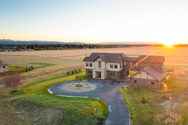 Building Photo - One of a Kind Custom Built Home for Rent in Gallatin Valley!