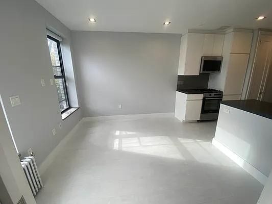 Primary Photo - 141 Ridge St