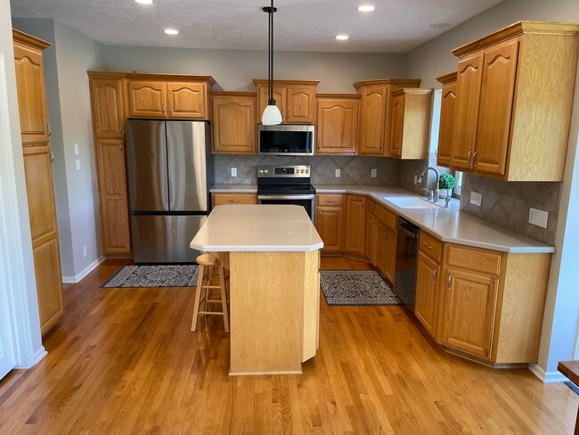 Building Photo - Don't Miss Out On This Gem in Papillion