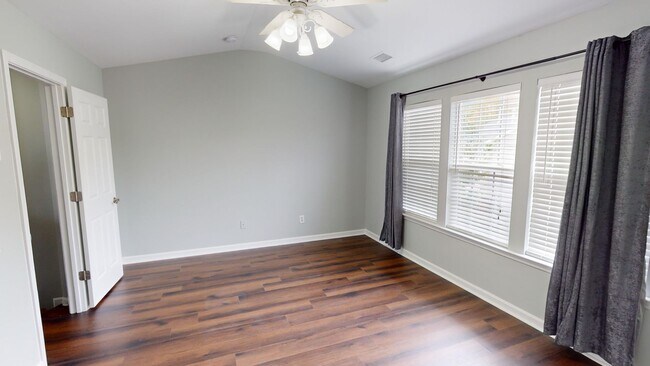 Building Photo - Double Master Townhome in South Park