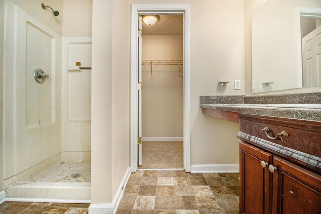 Building Photo - 3 Bedroom 2 Bathroom House