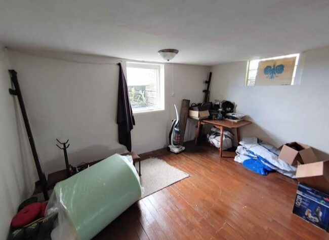 Building Photo - 2137 S Taylor Dr