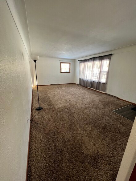 Living Room - 112 Parkside Dr