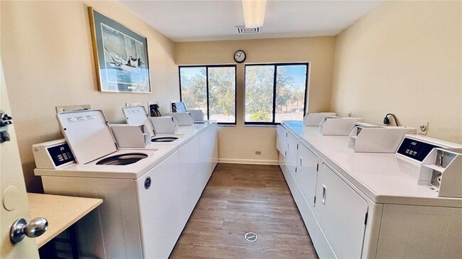 Building Photo - 1515 Pinellas Bayway S