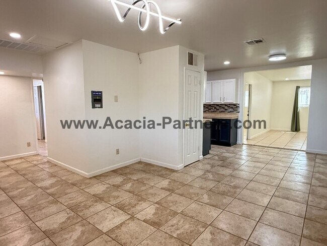 Building Photo - Three Bedroom Home