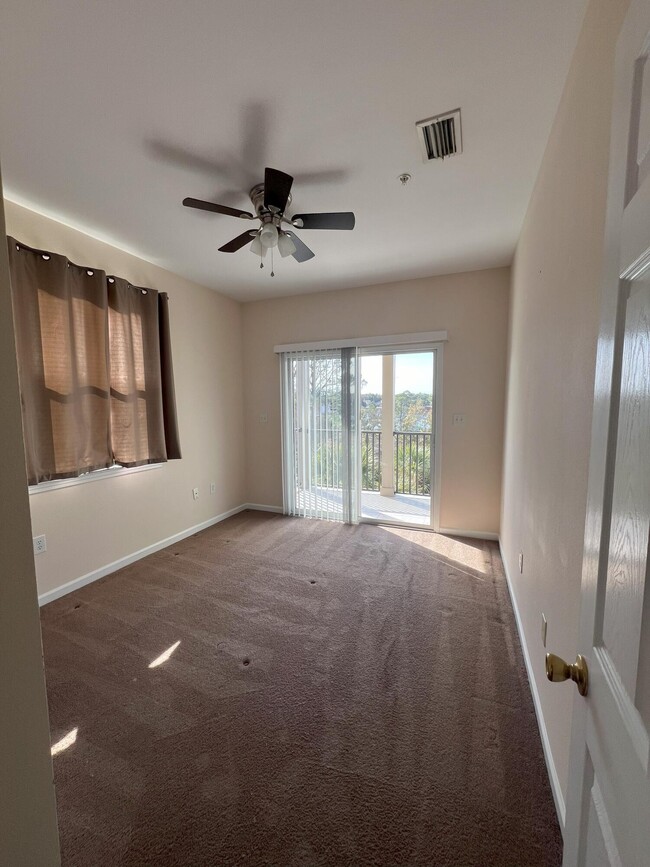 Building Photo - 1147 N Bayshore Dr