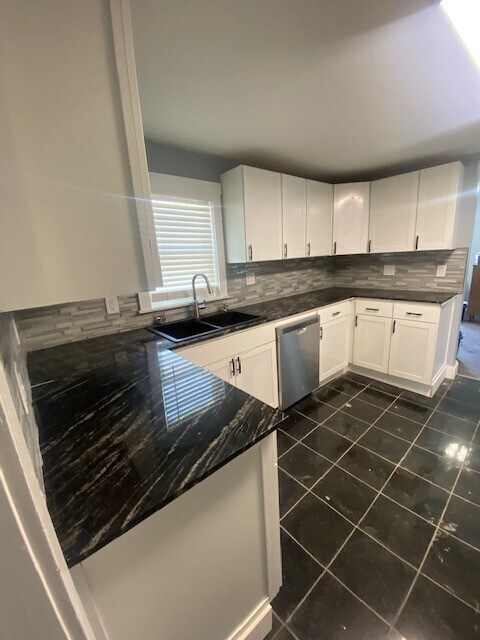 Building Photo - 1710 E Fayette St