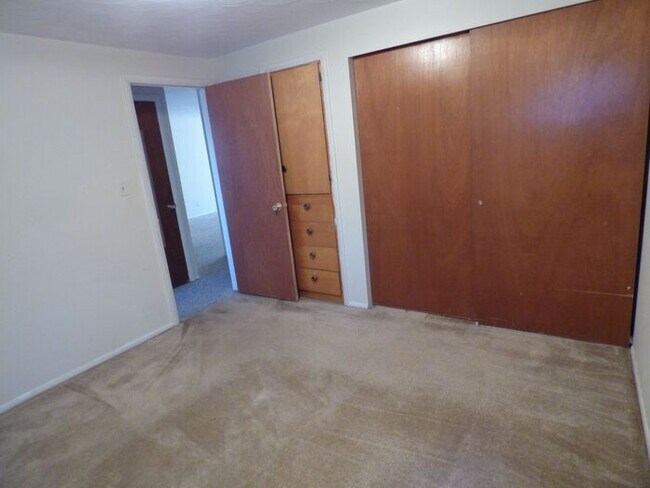 Building Photo - Cozy 2 Bed/1 Bath Duplex Near Lake Loveland!