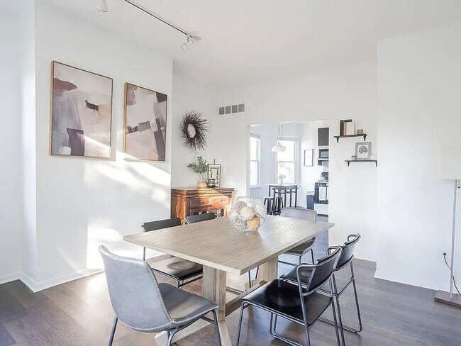 Building Photo - Michigan Ave