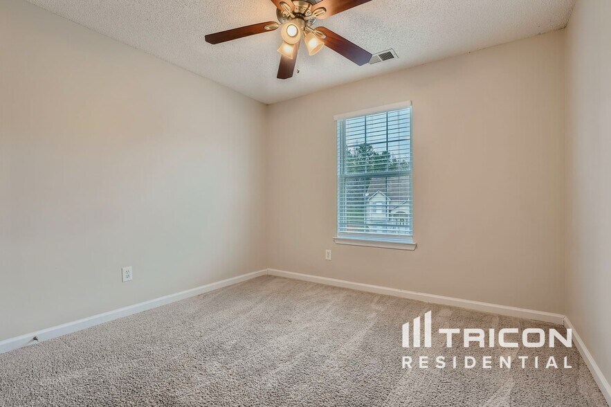 Building Photo - 3160 Brookfield Dr SW