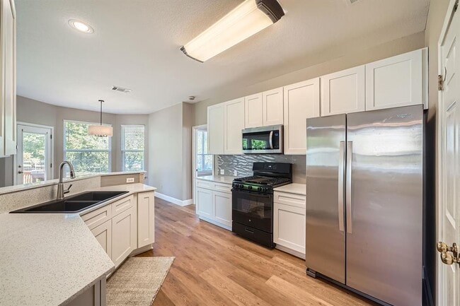 Building Photo - 15013 Doria Dr