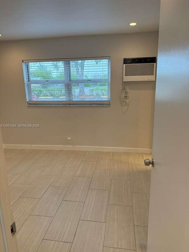 Building Photo - 5150 NE 6th Ave