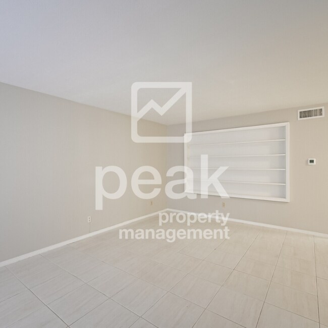Building Photo - $1099! Updated 1-Bedroom Condo Near Pool R...