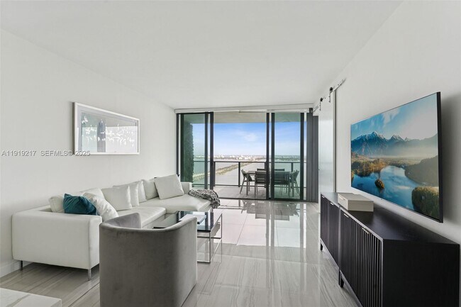 Building Photo - 3131 NE 7th Ave