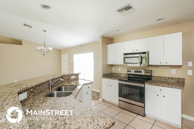 Building Photo - 528 Columbus Blvd S