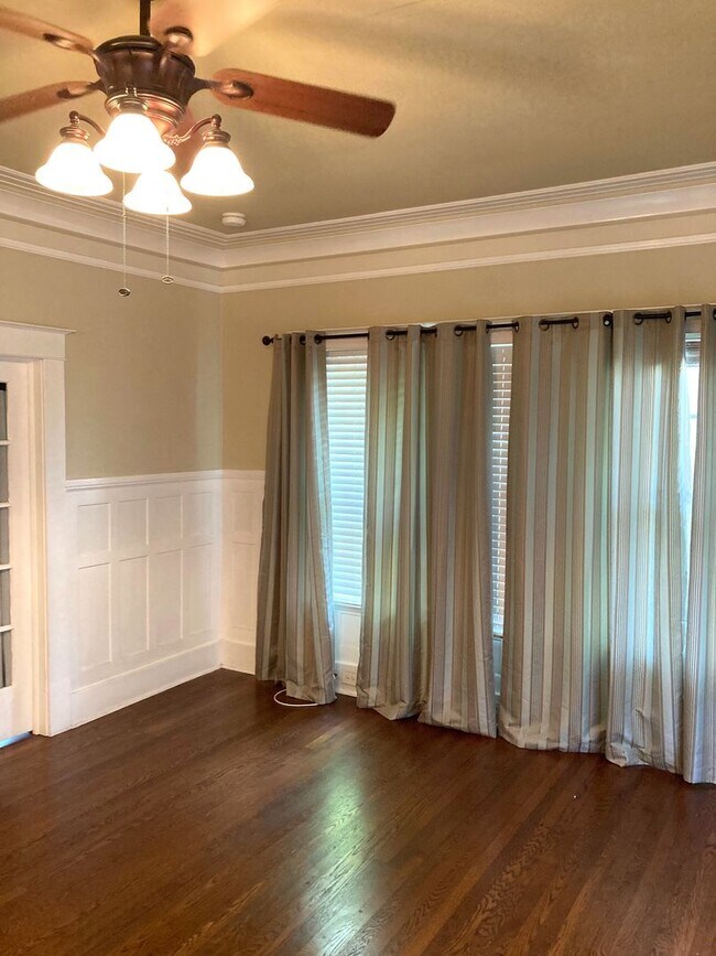 Building Photo - ZERO APPLICATION FEE FOR THIS ALTA VISTA BUNGALOW!