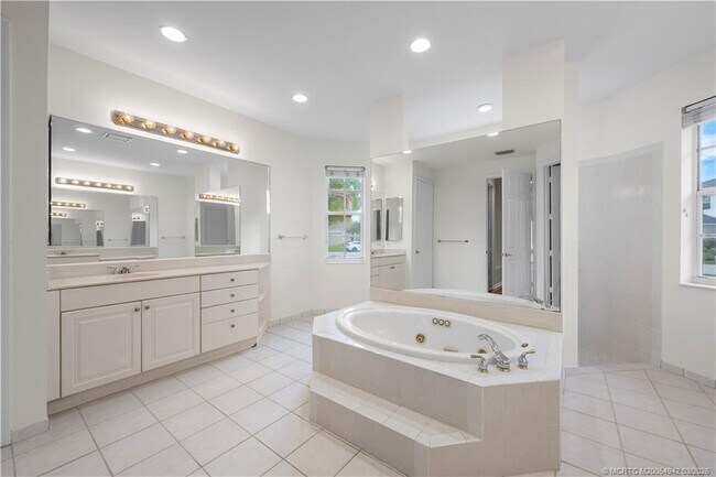 Building Photo - 2529 SW Park Meadows Trail