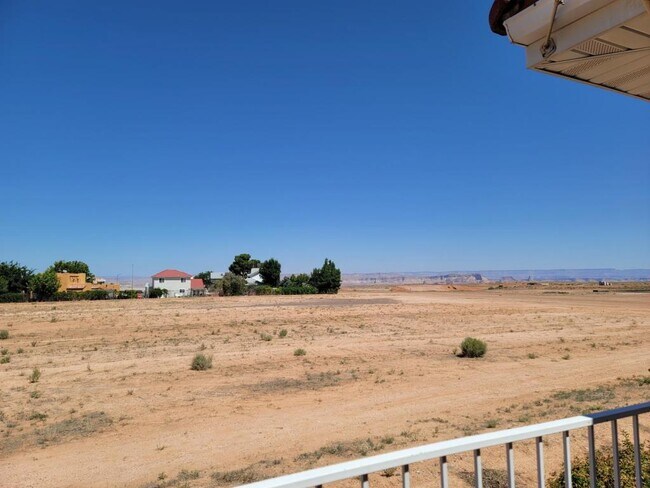 Building Photo - 1200 Glen Canyon Dr