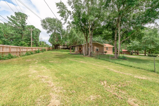 Building Photo - 302 Antler Dr