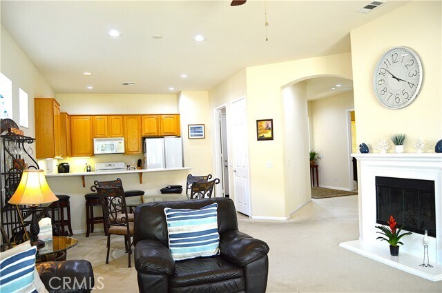 Building Photo - 1745 S Forest Oaks Dr