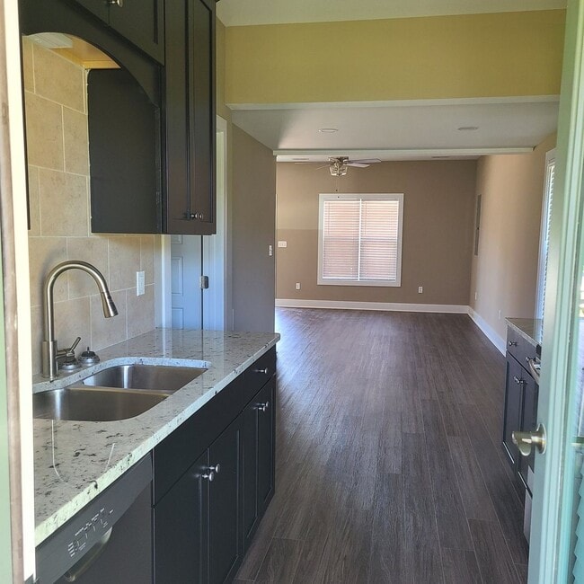 Building Photo - Stonehaven Subdivision - 3BR, 3BA SFH