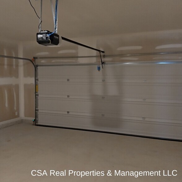 Building Photo - 8240 Bluewater Dr