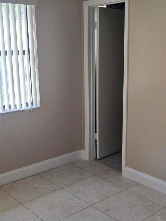 Building Photo - 1630 Sandpiper Blvd