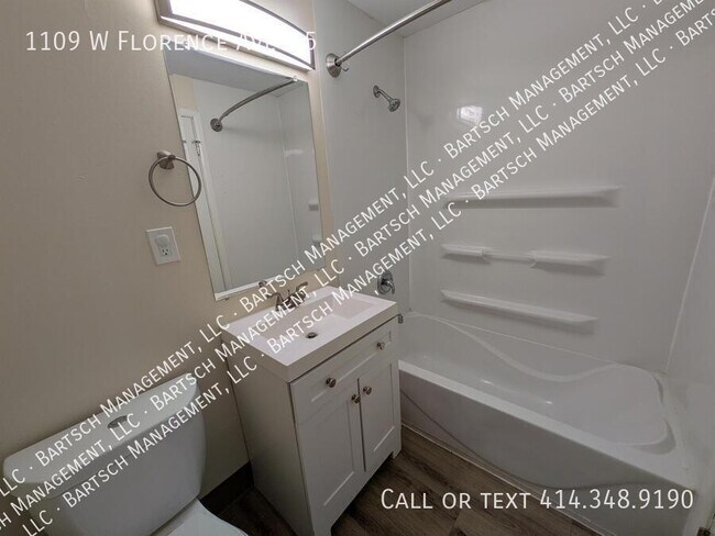 Building Photo - 1109 W Florence St