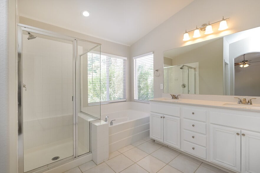 Building Photo - 354 Velino Ave