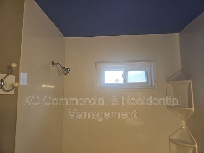 Building Photo - 6713 NW Evelyn St