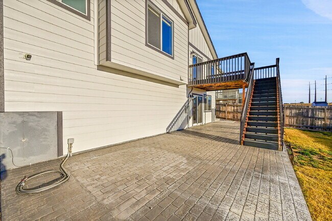 Building Photo - $2,650.00, 5-bed, 3-bed ranch-style home located in Colorado Springs with a large back yard.