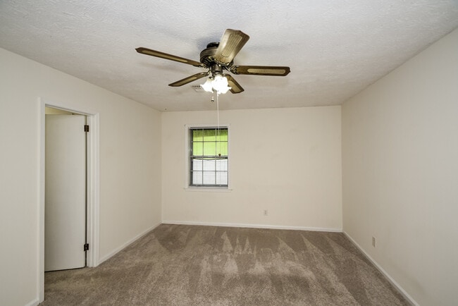 Building Photo - 623 Marlyn Dr