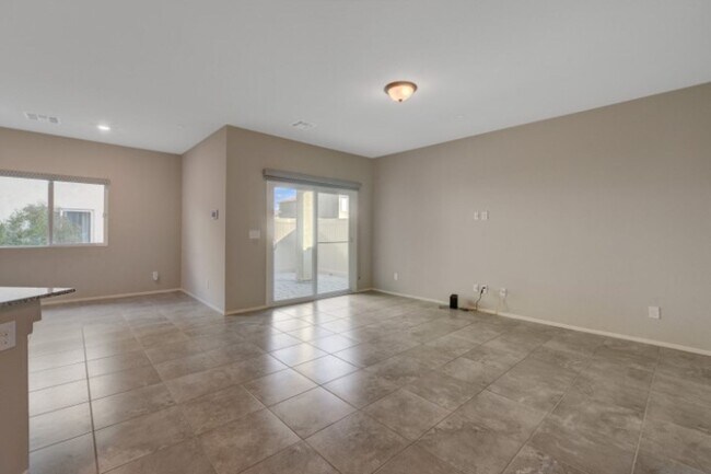 Building Photo - Don't miss this Top Notch 4 Bedroom, Beaut...