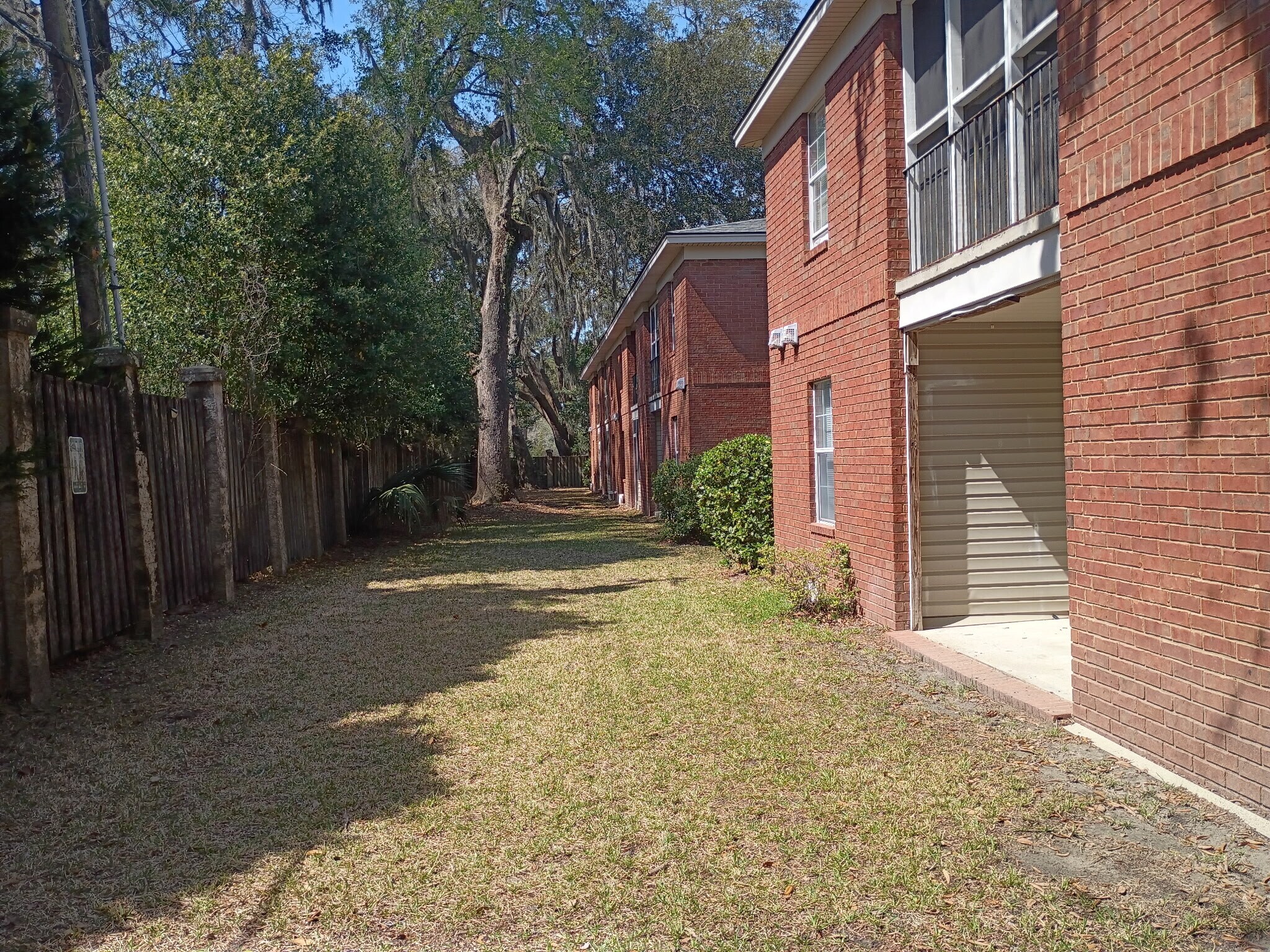 Building Photo - 211 Edgewater Rd