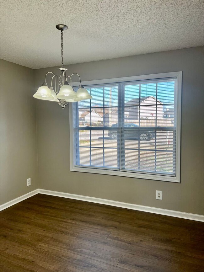 Building Photo - Newly Renovated Home Off Trenton Rd!