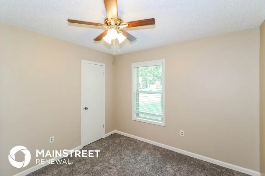 Building Photo - 5829 Lake Port Dr