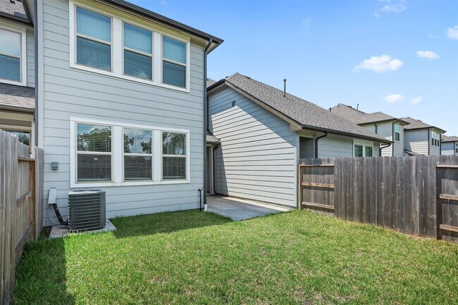 Building Photo - 7449 Hinsdale Dr