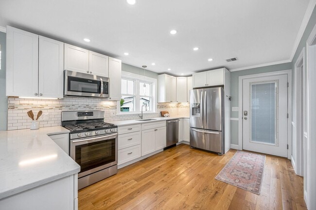 Building Photo - 352 Portsmouth Ave