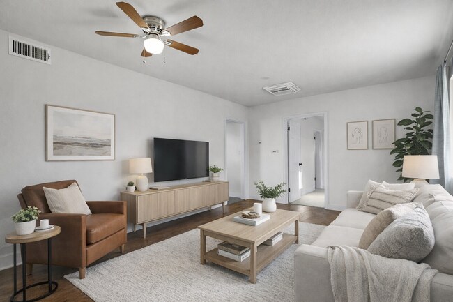 Building Photo - $2,245.95 - $300 OFF - First 2 Months'Rent - 3 Bedrooms, 1.5 Bathrooms, Single Family Home in Aur...