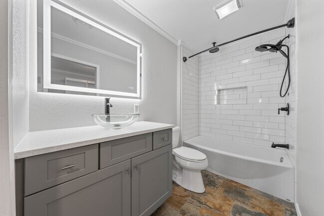 Building Photo - Spacious 4-Bedroom Retreat with Fireplace & Island Kitchen in New Braunfels