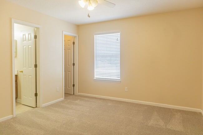 Building Photo - 762 Scrub Jay Dr