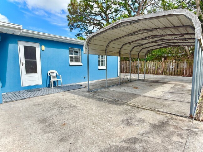 Building Photo - 1835 42nd Ave