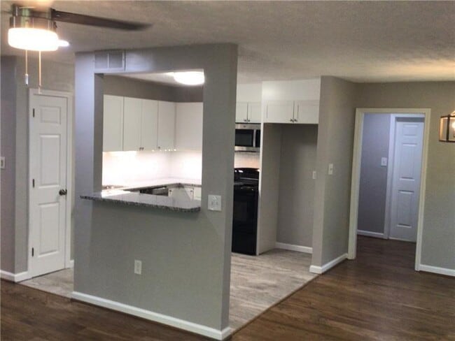 Building Photo - 4944 Shiloh Dr