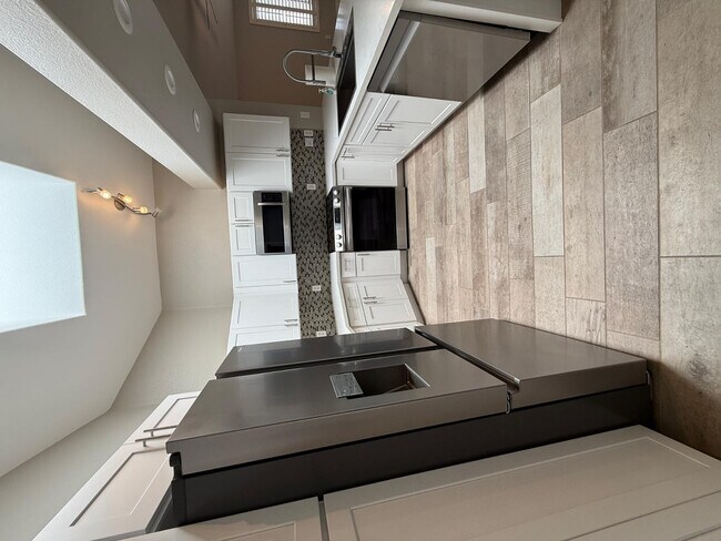 Building Photo - 14535 W Zuni Trail