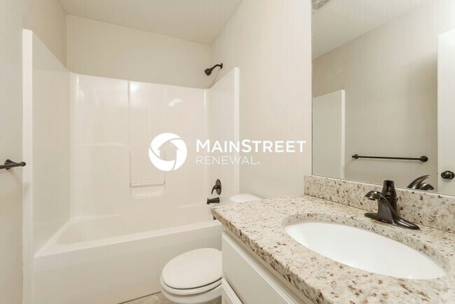 Building Photo - 4 Bedroom Pet-Friendly Home in Independence, MO with Main Street Renewal