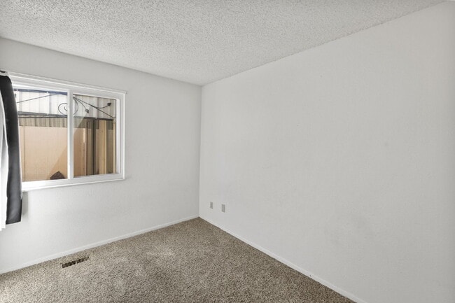 Building Photo - Close to Fort Carson and Cheyenne Mountain, 3 bedroom townhome with 2 car garage.
