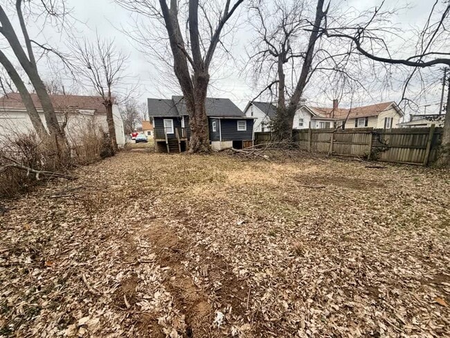 Building Photo - 1422 N Limestone