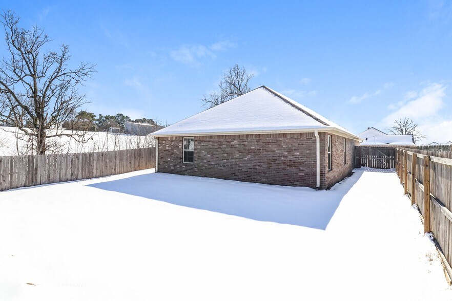 Building Photo - 2208 Ridge St