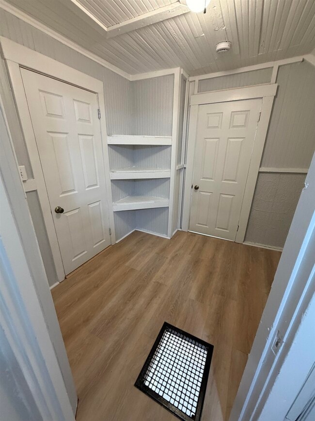 Building Photo - 303 N State St